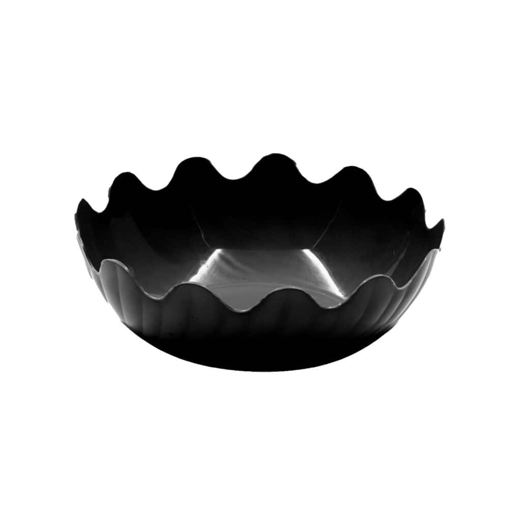 Plastikowa salaterka w kształcie fali solo, idealna do serwowania potraw i przekąsek. Wytrzymała i estetyczna, doskonała do użytku domowego i gastronomii.